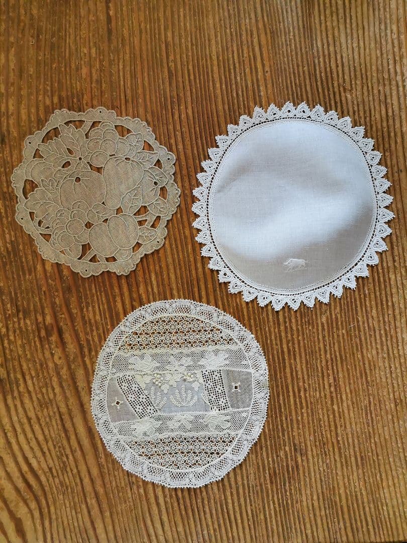 アンティーク 猪いのししアペンツェル刺繍 精緻なニードルワーク♤ ドイリー