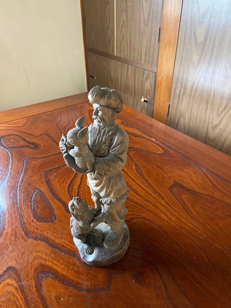 【クリアランスセール・木彫り】猟師の休息　高さ約30cm