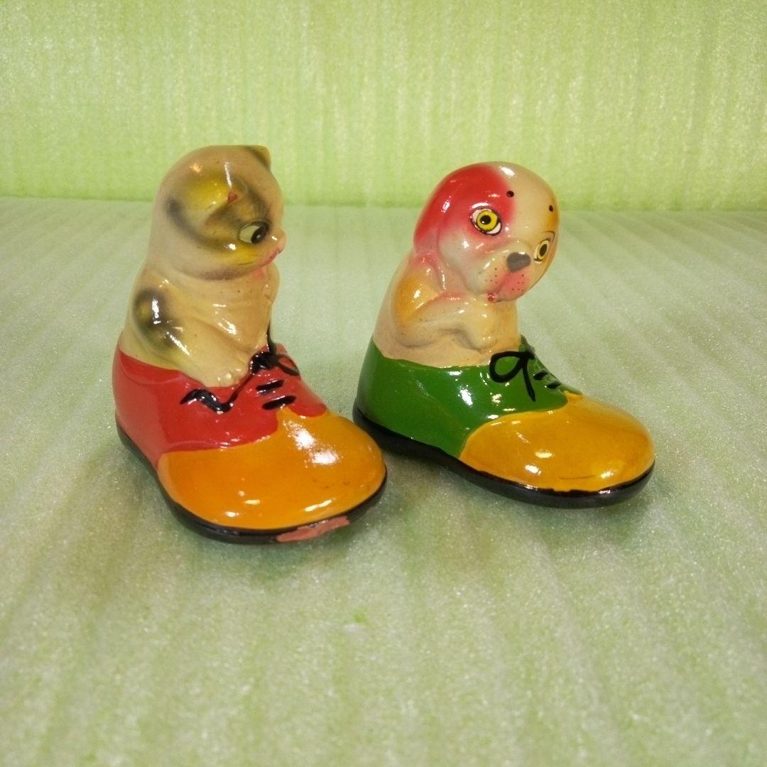 猫と犬の靴型置物　靴に入った猫と犬の鉛筆削り　フィギュア　アンティーク　レトロ