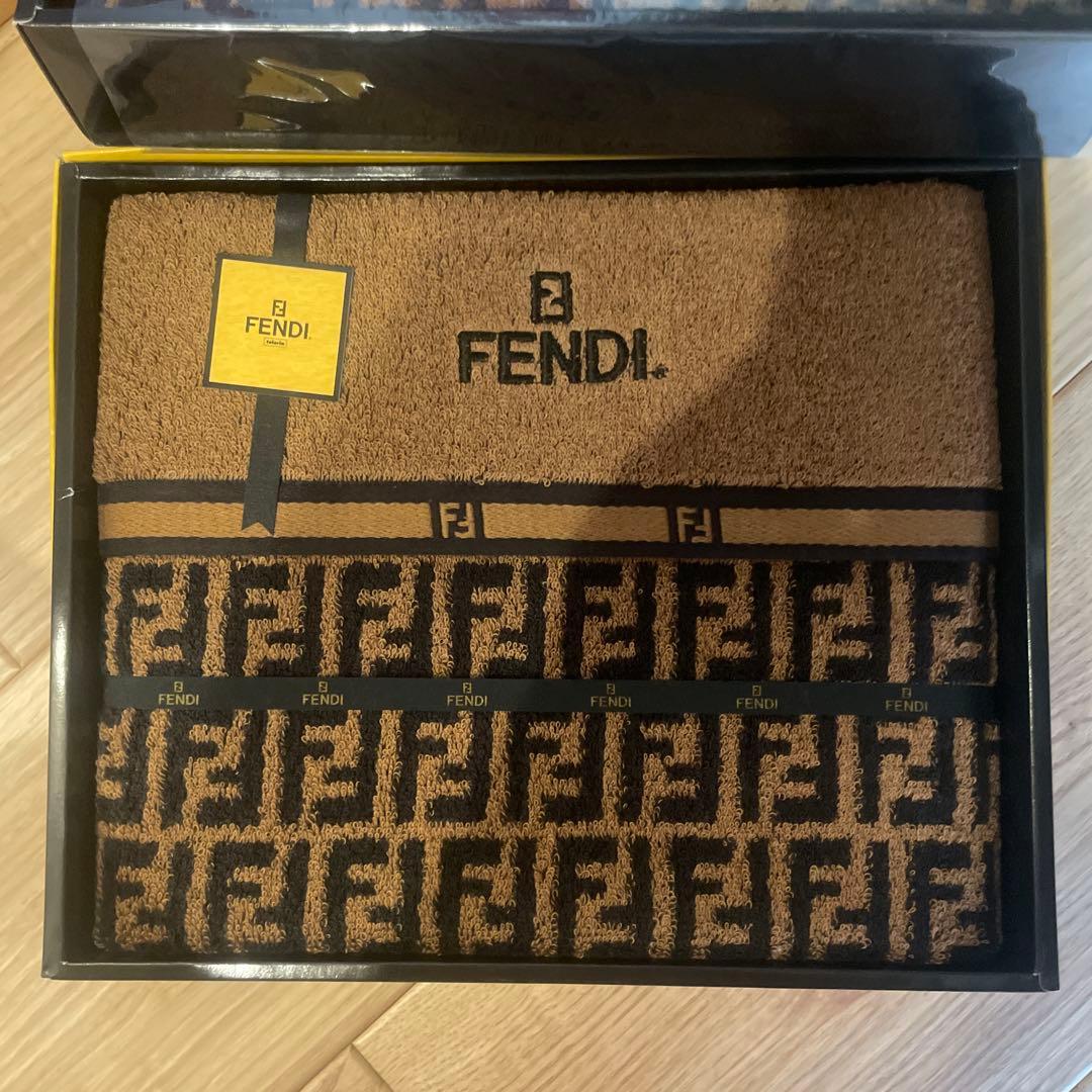 FENDI バスタオル　ズッカ柄