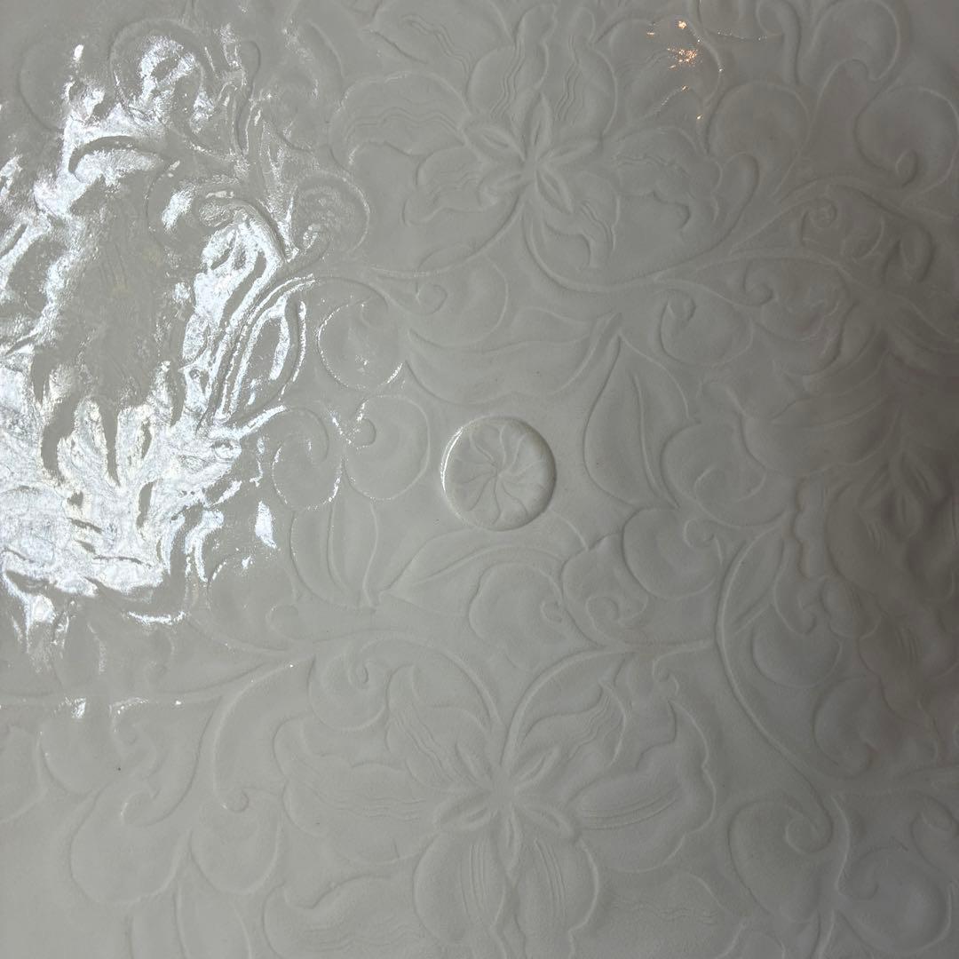 高麗陶房　宮岡英夫　「白磁陽刻花文鉢」　共箱入　作者サイン入25.12.10-2