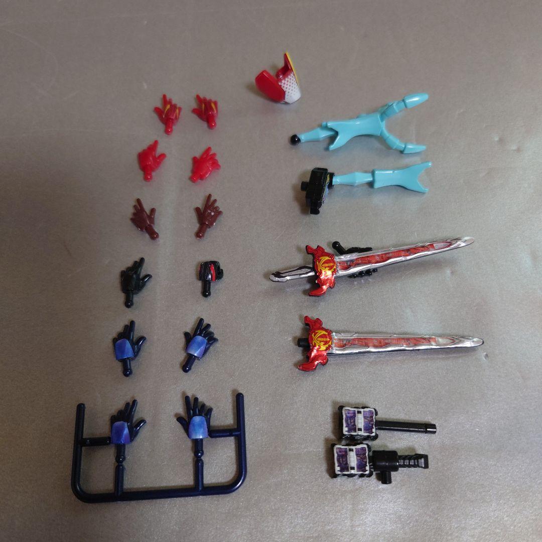 仮面ライダーセイバー 装動 18体＆アイテム等
