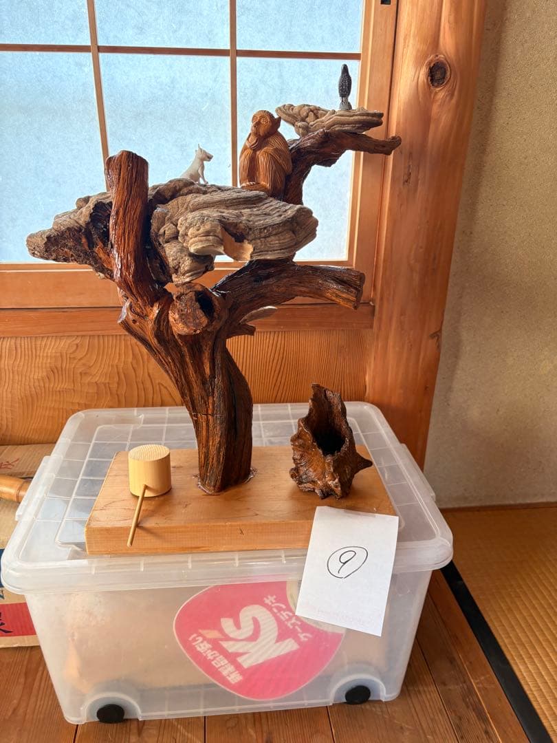 手作りの腰掛け置物