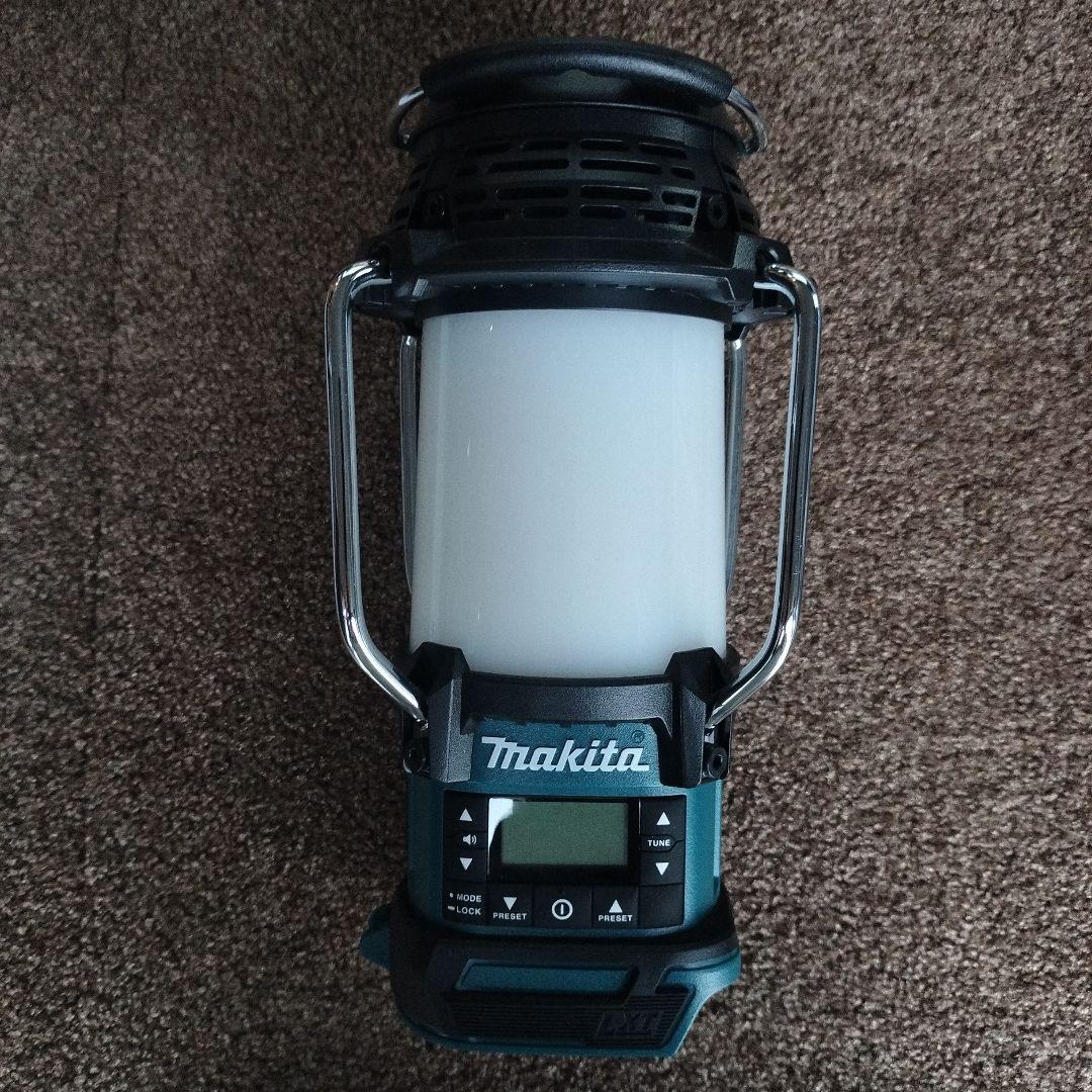 【中古品】makitaマキタ 充電式ランタン付ラジオ MR054　バッテリー別