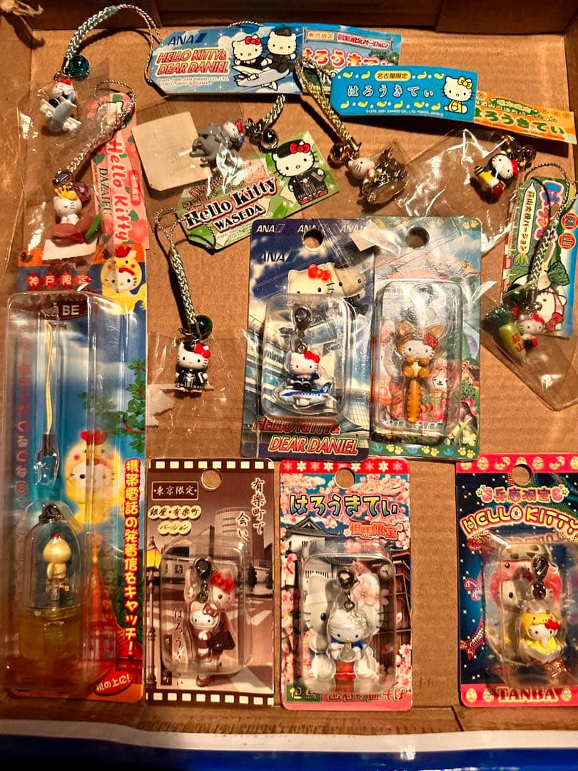 ハローキティ　ご当地　ストラップ　ファスナーチャーム　セット