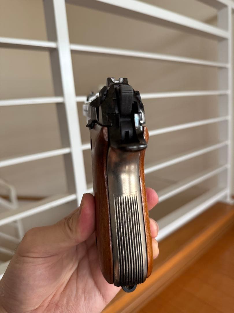 スズキ ベレッタ M92SB メタルフィニッシュ モデルガン 木製グリップ付