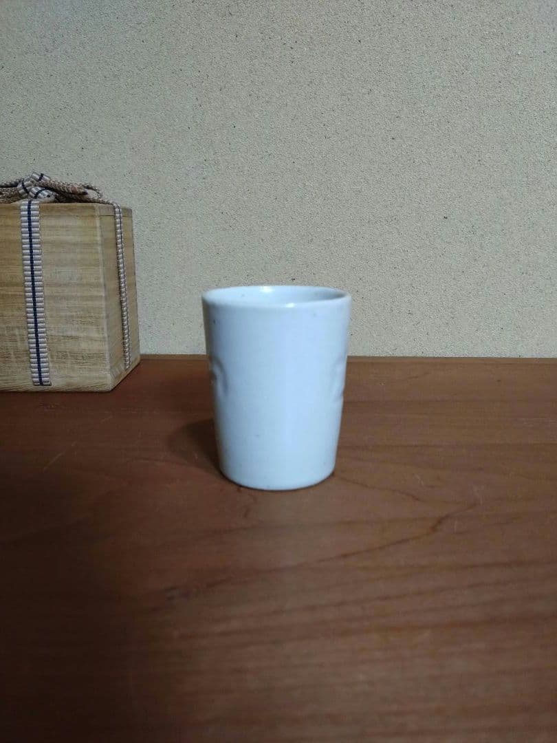 人間国宝 富本憲吉 初期作 白磁 芍薬紋 筒盃