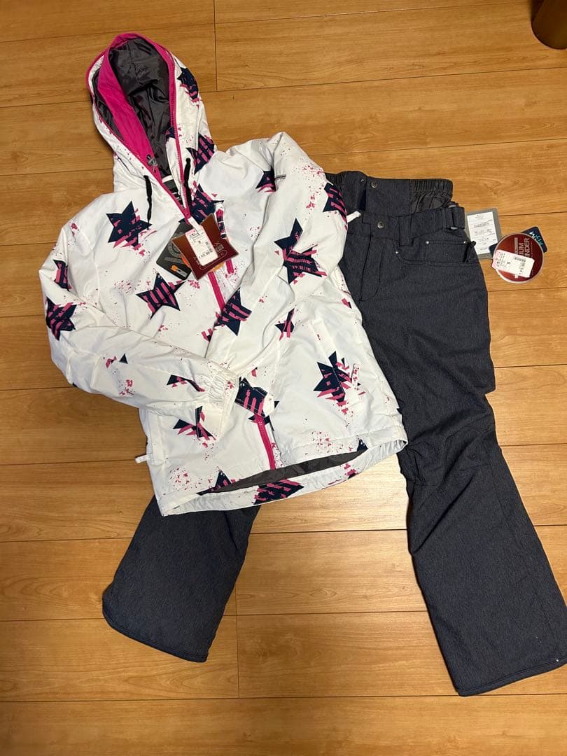 SCSB 新品未使用タグ付き白星柄ジャケットとダークグレーパンツセット