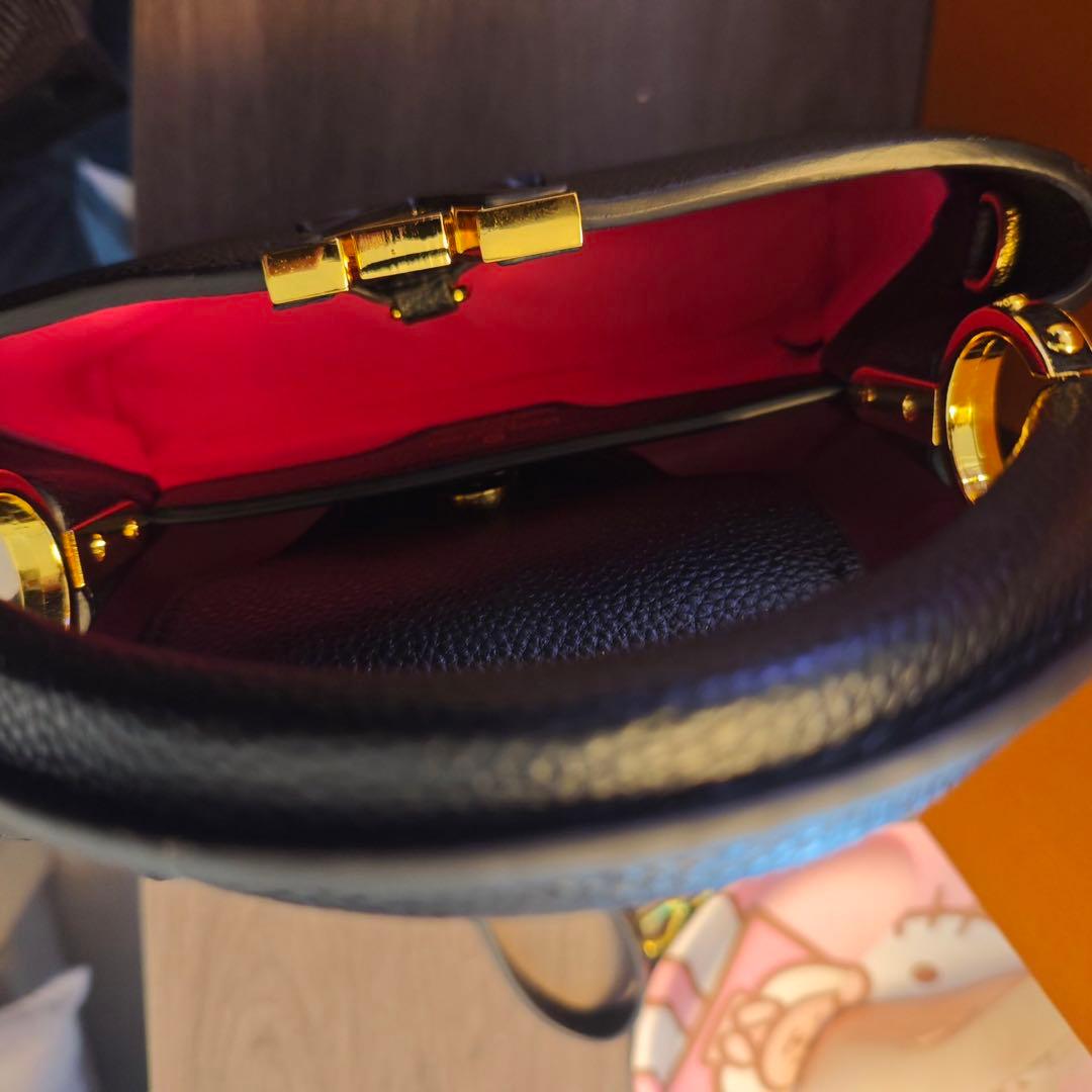 【実写画像】ブラックハンドバッグ