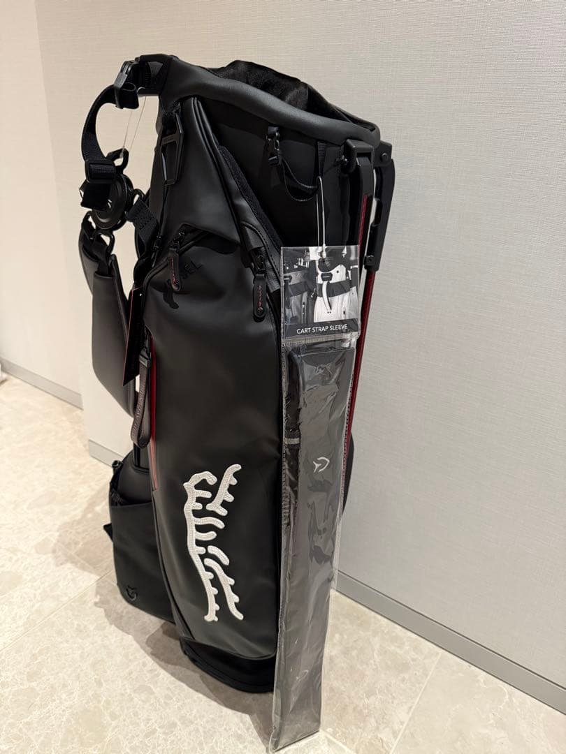 タイガー・ウッズ新ブランド「Sun Day Red」キャディバッグ