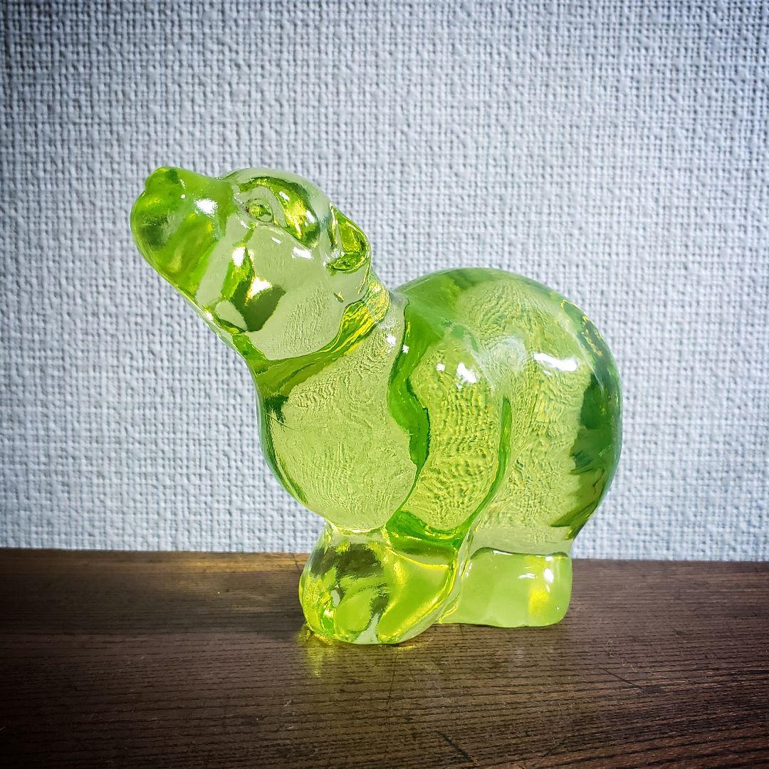 熊　ウランガラス　ヨーロッパ　プレスカラス　アンティーク　置物　インテリア