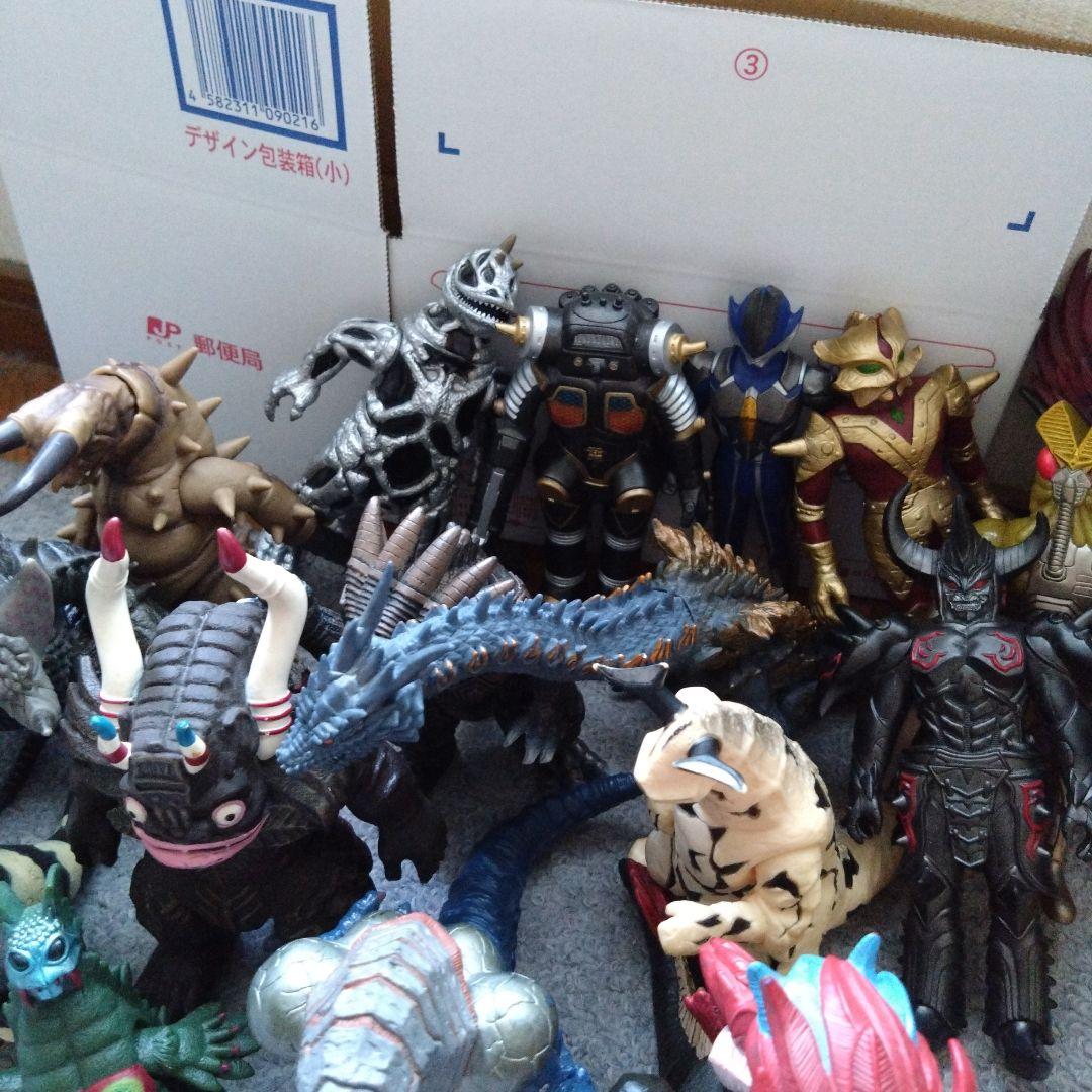 ウルトラマン 怪獣フィギュアセット　サイズ80いっぱい　17体　③