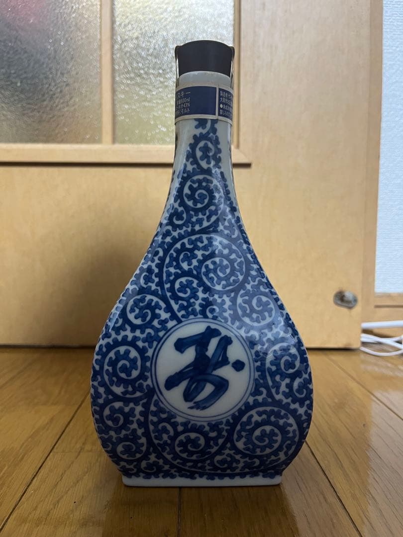 未開封・有田焼染付蛸唐草兎文瓶 サントリー ピュアモルトウイスキー 白州12年