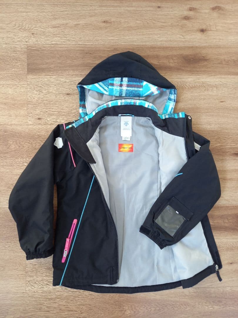 子供用スキーウェア DESCENTE上下150 swivel 上150下140