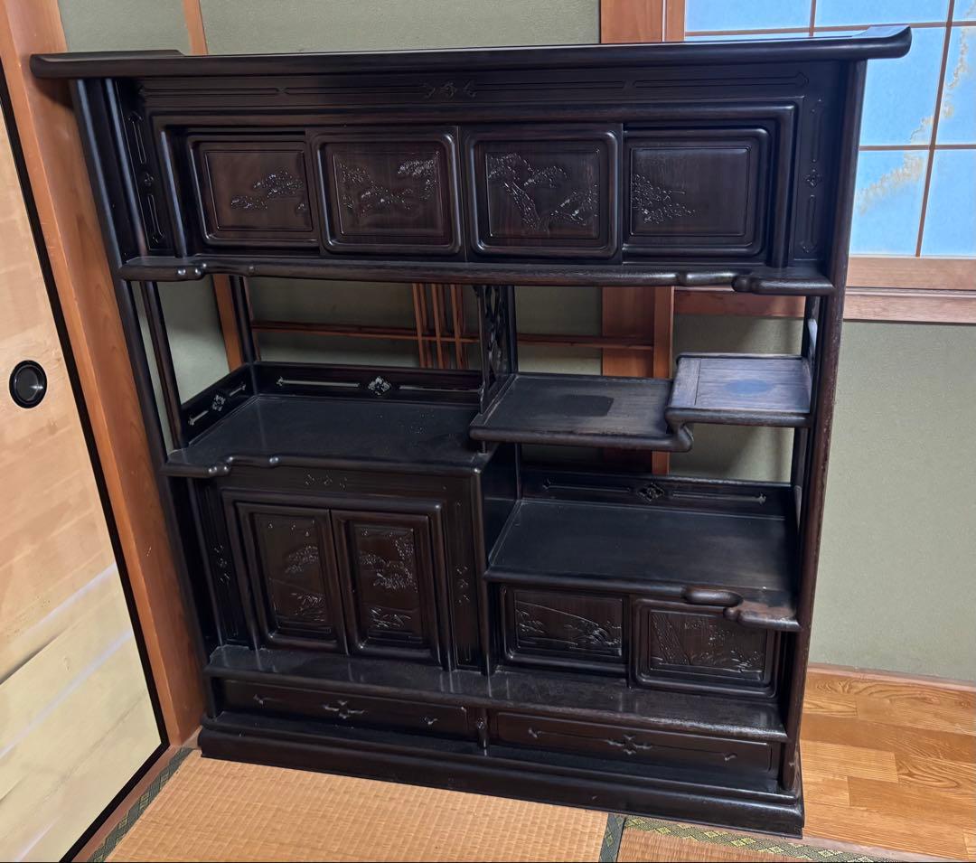 木製彫刻装飾付き4段棚　アンティーク家具