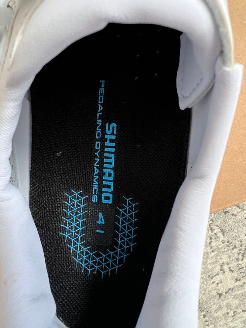 Ye　美品　SHIMANO RC5 ホワイト 41サイズ