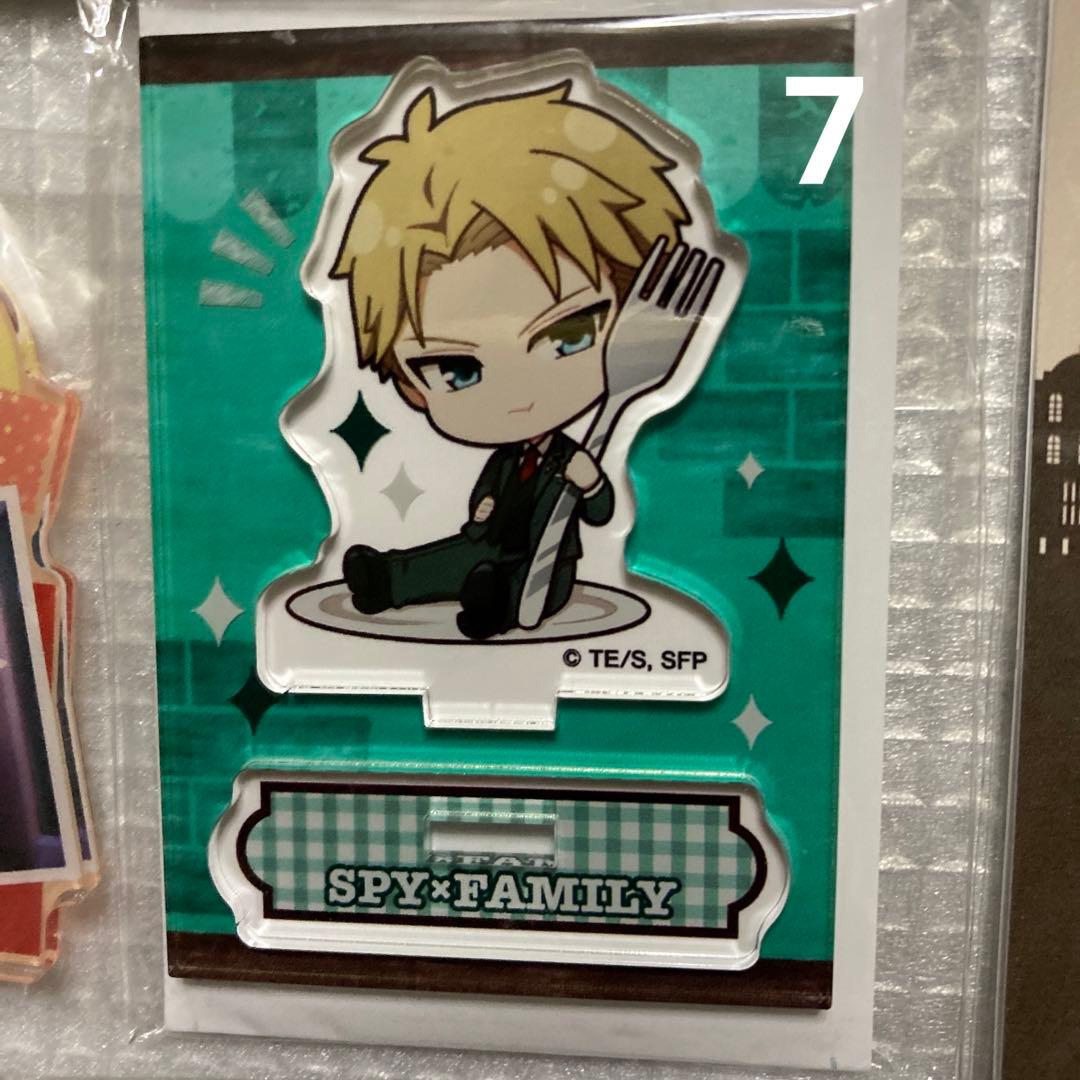 スパイファミリー　缶バッジ、アクリルキーホルダー等　２４点　まとめ売り