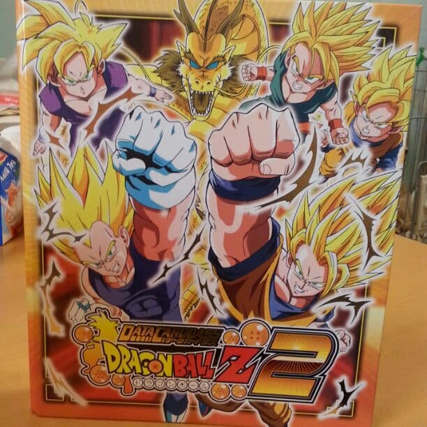 ドラゴンボールのバインダーと中にカードです