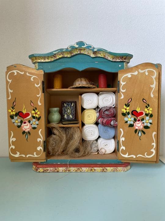 ドール用人形用クローゼットと人形付きベッド