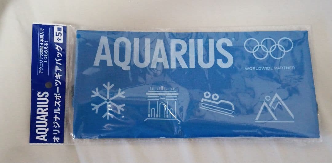 おもしろ消しゴム4個と青色バッグ