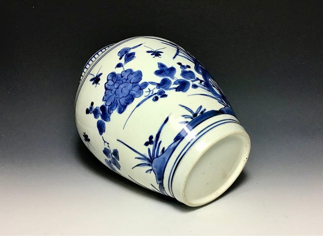 大幅値下げ‼️「古伊万里」印判葉に牡丹蝶文壷