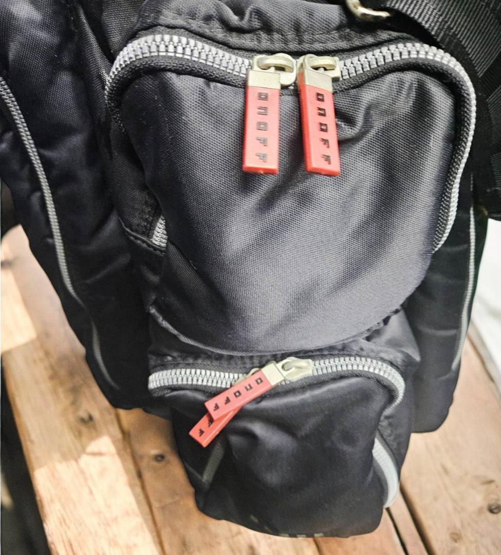 送料無料/美品　onoff ゴルフバッグ・キャディバッグ ブラック