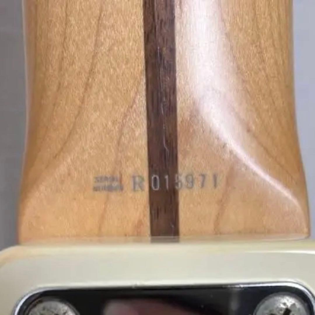 Fender Precision Bass アイボリー