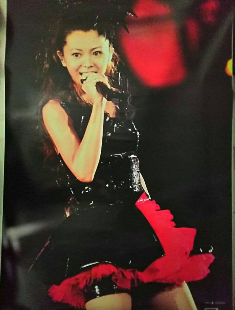 倉木麻衣ロック調ボンテージ風ファッション黒×赤ハロウィンライブ衣装ポスター非売品