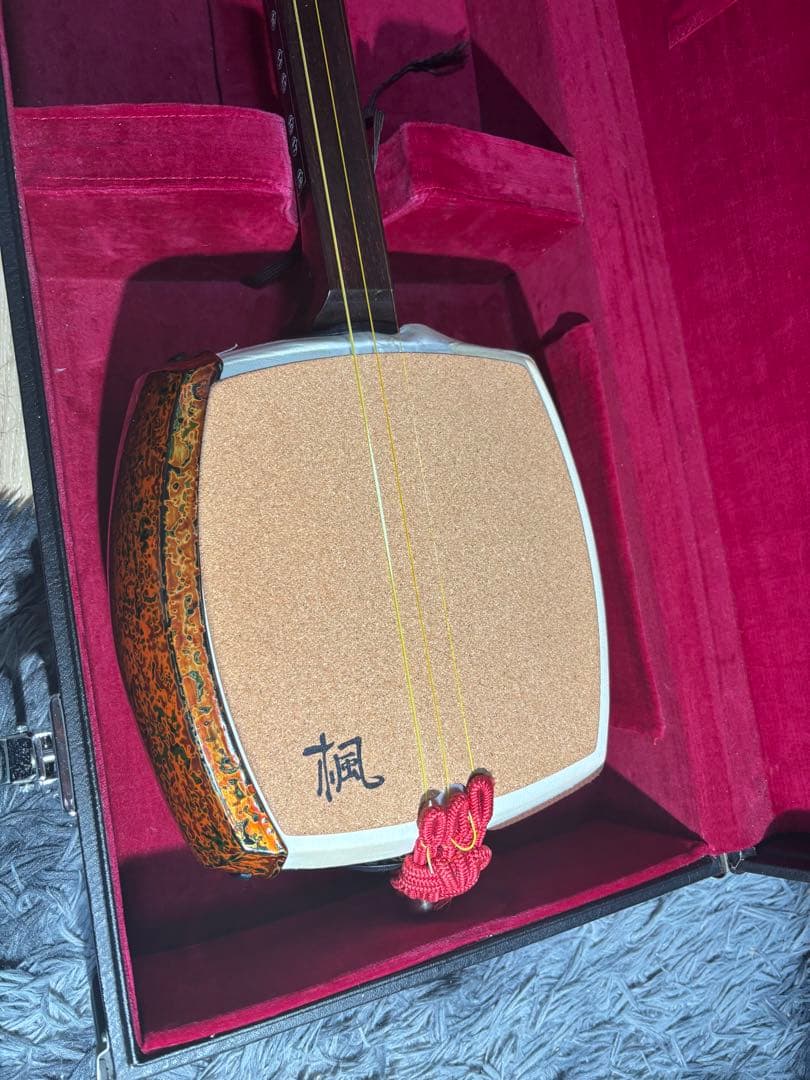 三味線本体「楓」　鼈甲撥、ケース付き