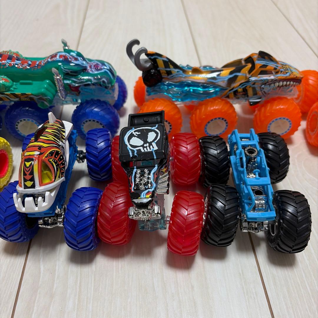 モンスタートラック　Hot Wheels セット