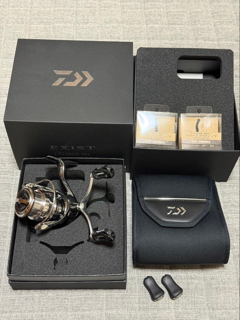 【美品】ダイワ 22 イグジスト LT2500S-DH SLPノブ EXIST