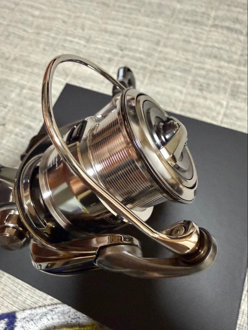 【美品】ダイワ 22 イグジスト LT2500S-DH SLPノブ EXIST