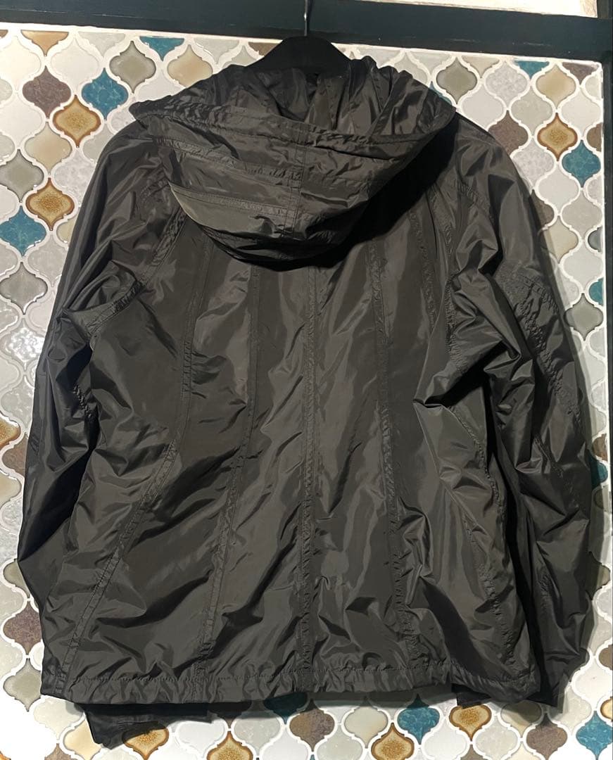 ISSEY MIYAKE MEN ダークグレーウィンドブレーカー