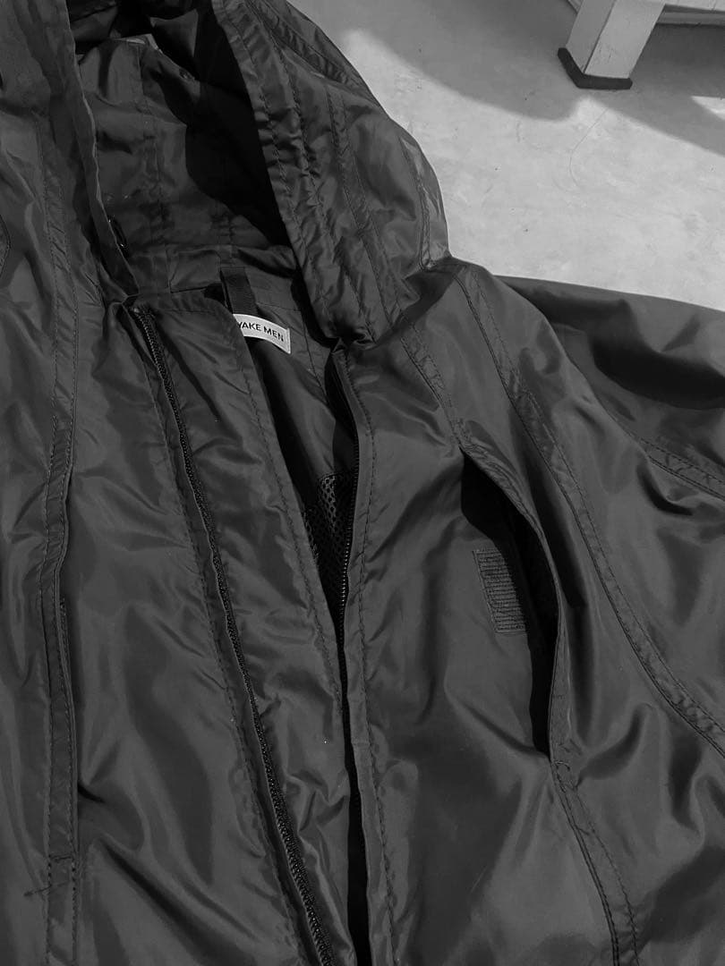 ISSEY MIYAKE MEN ダークグレーウィンドブレーカー