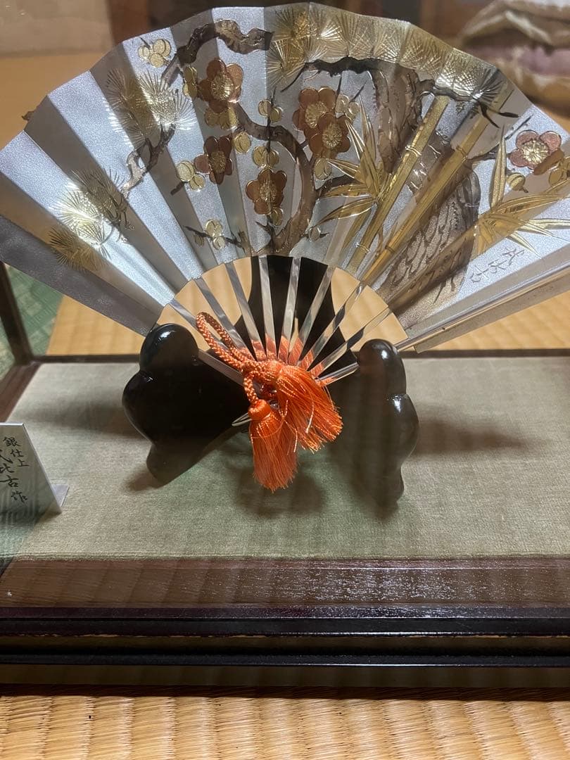 武比古作 銀仕上げ 扇子 展示ケース付き