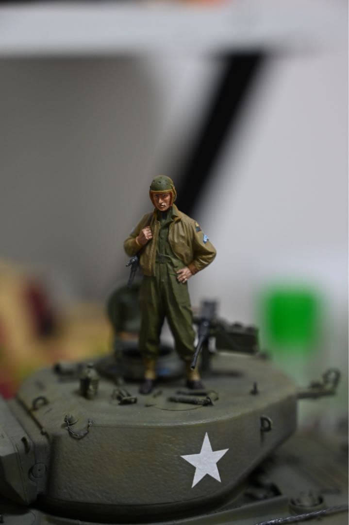 1/35 M4A3E2戦車＋フィギュア2体　セット