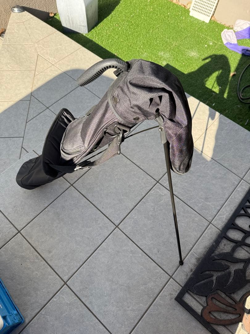 黒のゴルフバッグ・キャディバッグ