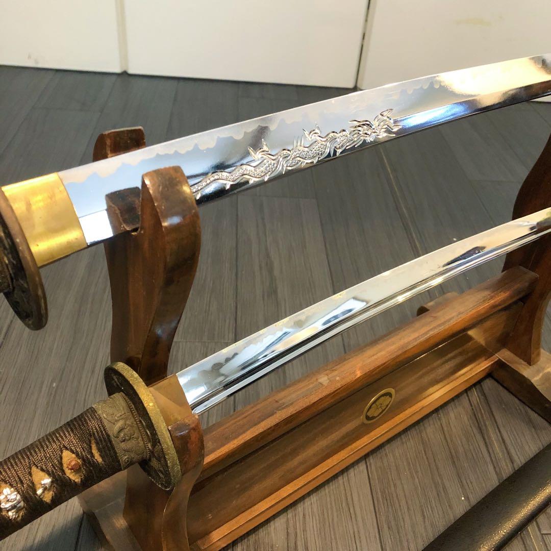 本格模造刀　優刃紋刀身　樋入り　龍刻印　太刀　脇差　大小セット　緑拵え