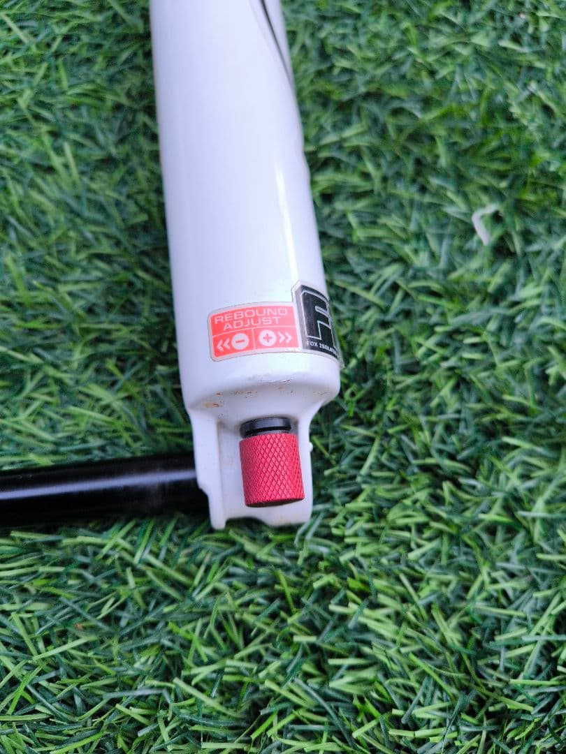 FOX エアサスペンションフォーク F-Series