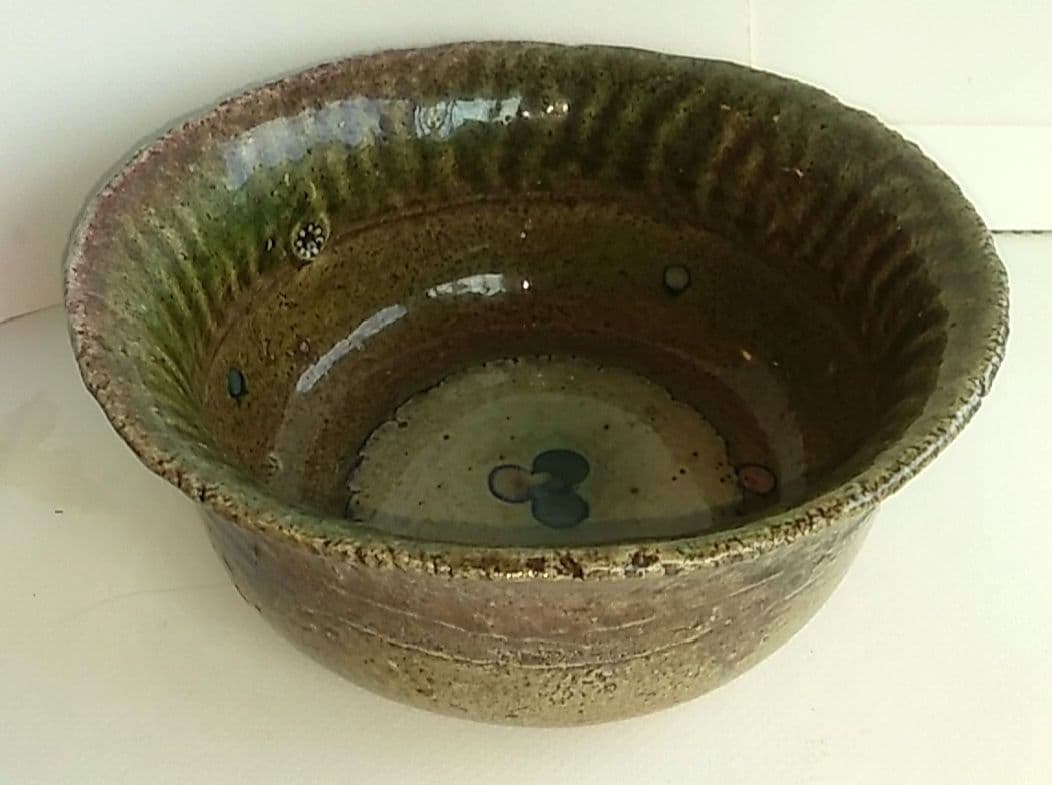 宇宙…自然を造形に造り変えた稀有な作家長倉翠子さんの深鉢です。