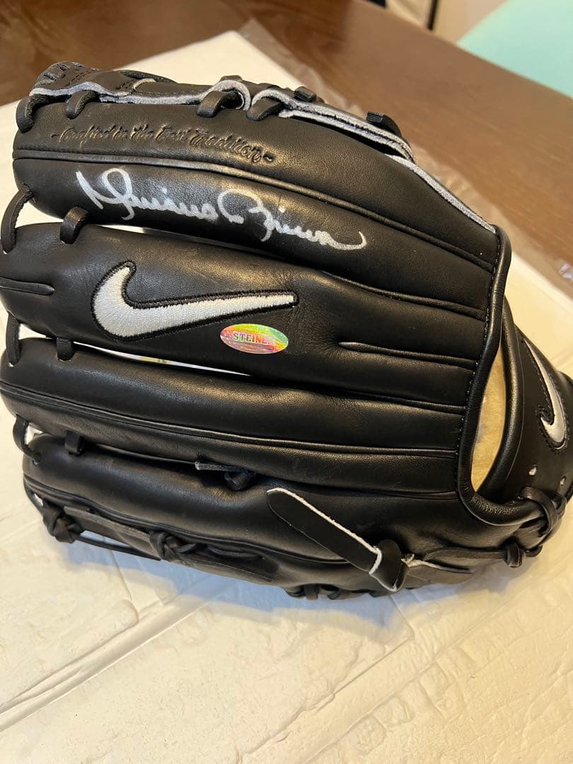 最多セーブ記録！Nike Mariano a 直筆サイン入りグローブ