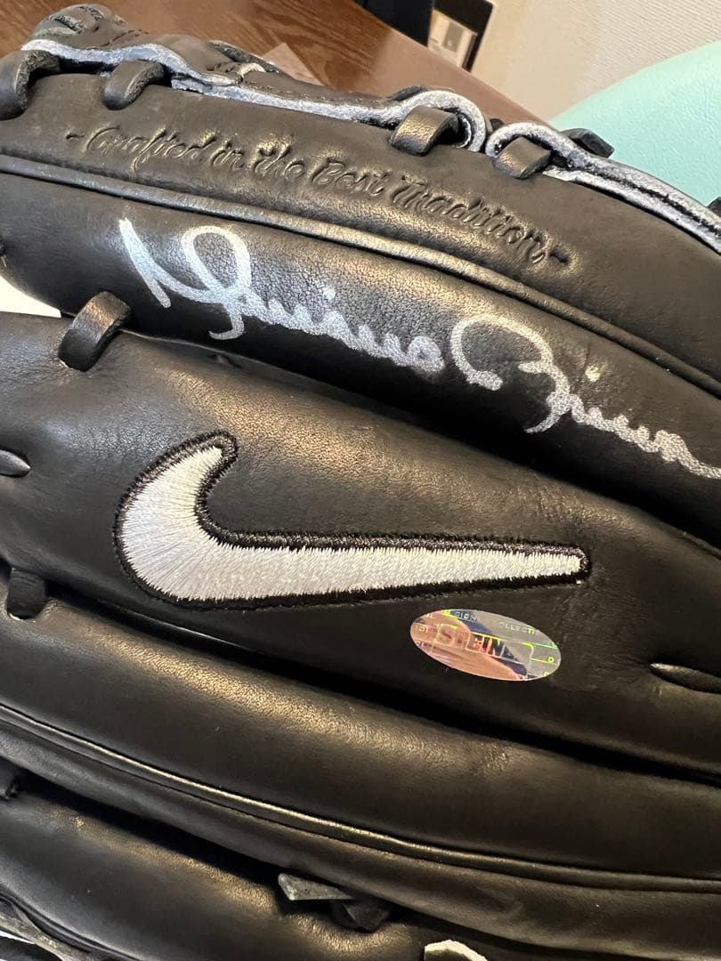最多セーブ記録！Nike Mariano a 直筆サイン入りグローブ