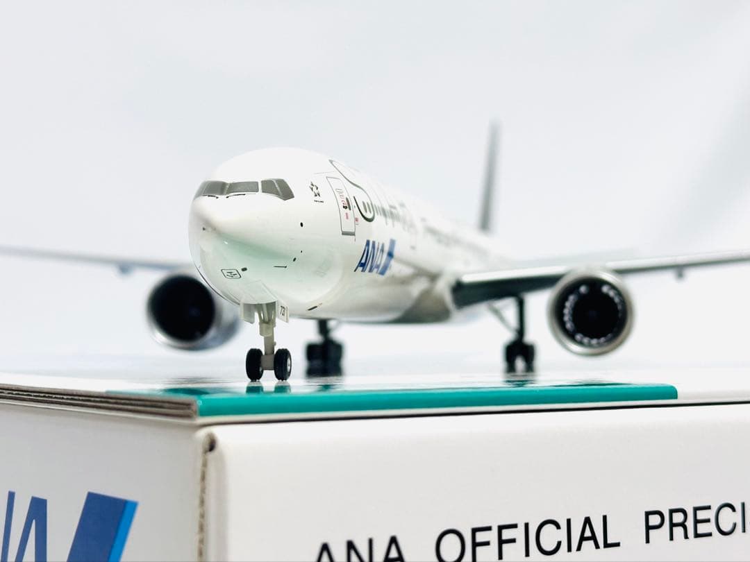 全日空商事 1/200 B777-300ER スターアライアンス NH20037