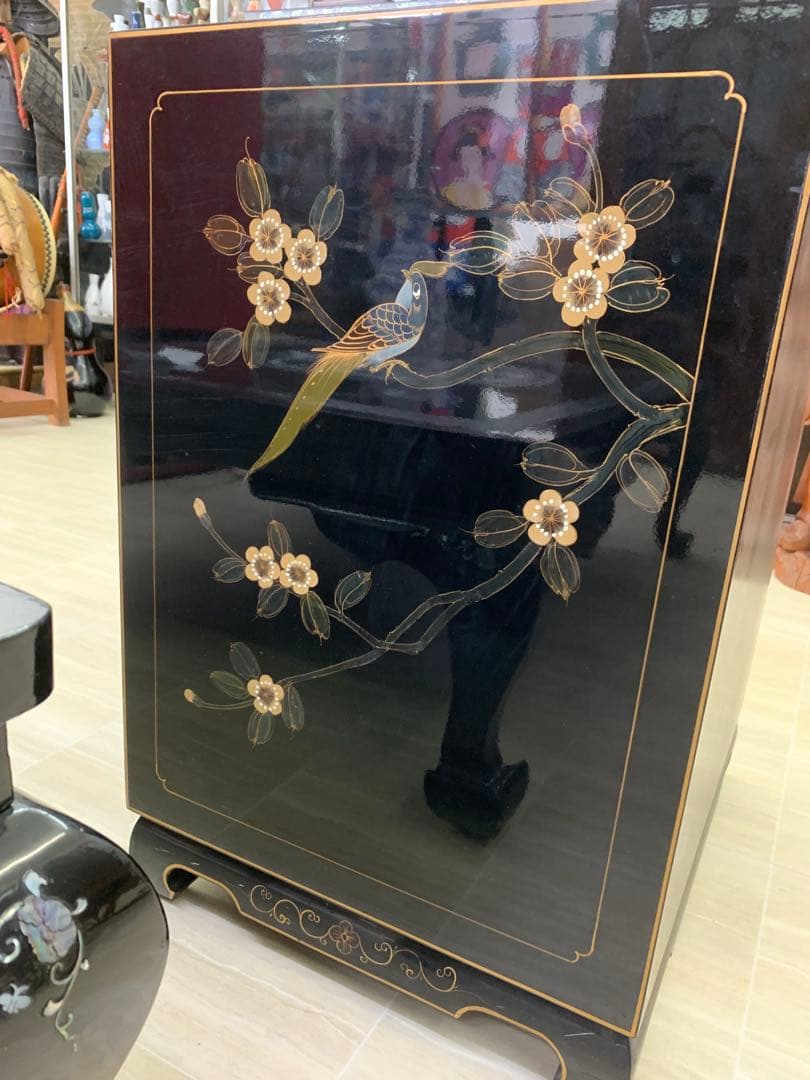 中国家具　螺鈿細工　アジア風黒色タンス 金色装飾