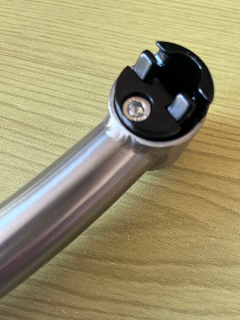 チタン製シートポストφ27.2 セットバック有り