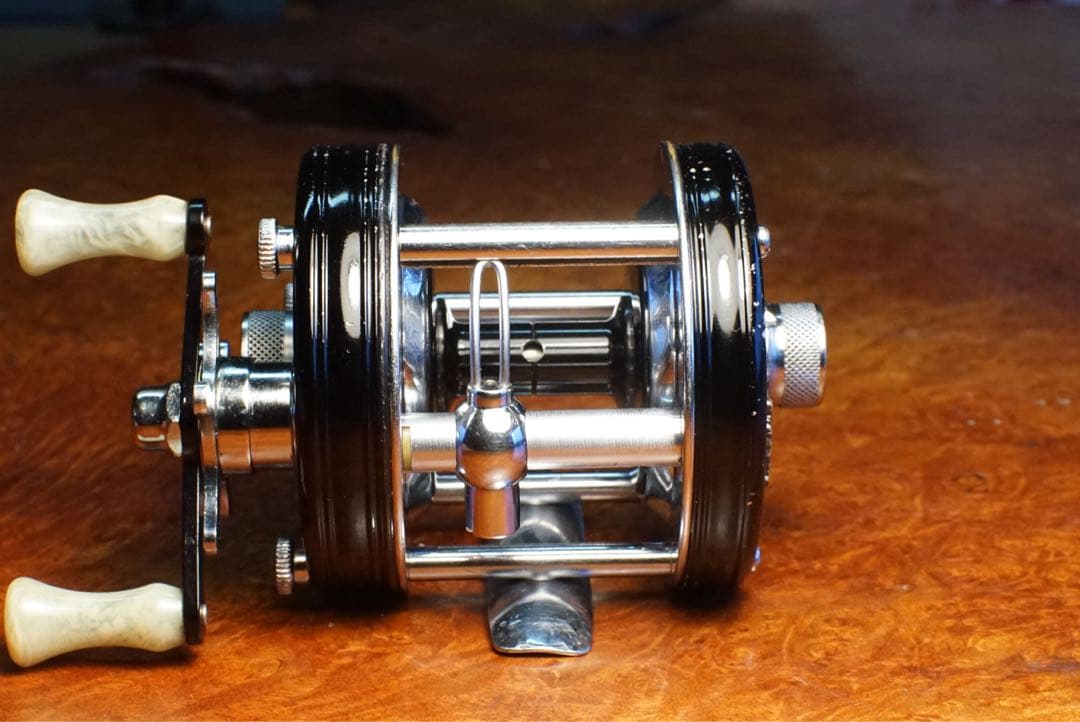 ABU アンバサダー 5000C 4スクリュー メンテ済 フレーム修正済