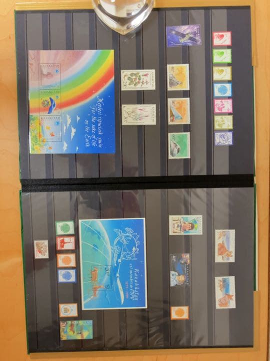 外国切手　カザフスタン　1999年(超レア・未使用・非売品・政府公式冊子)