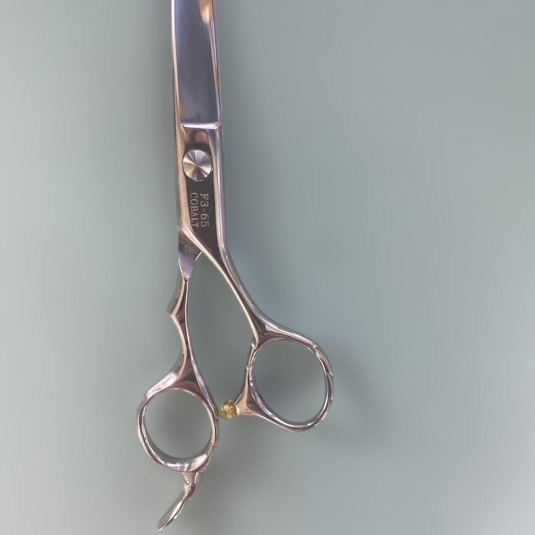 長さを感じさせない軽快さ一日中、疲れを忘れるオフセット設計 6,5インチシザー