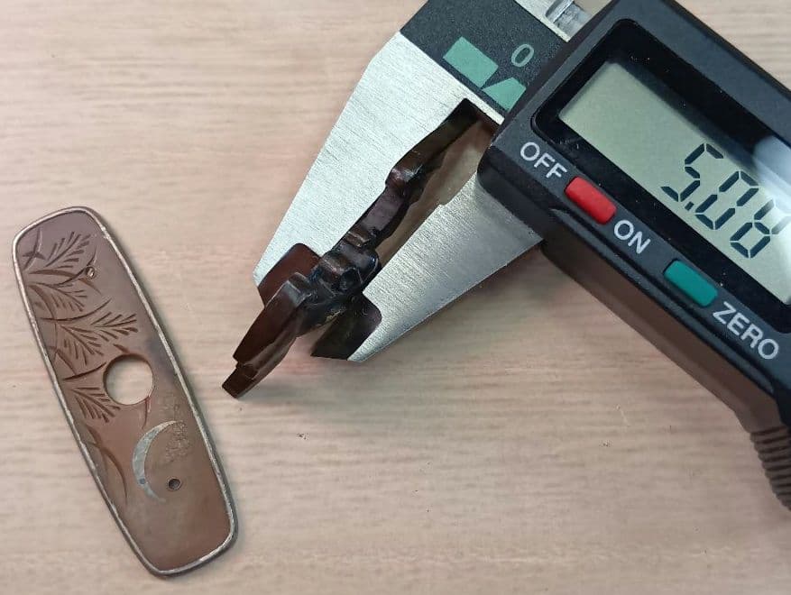 煙草入れ／蝙蝠前金具／すすき野と三日月