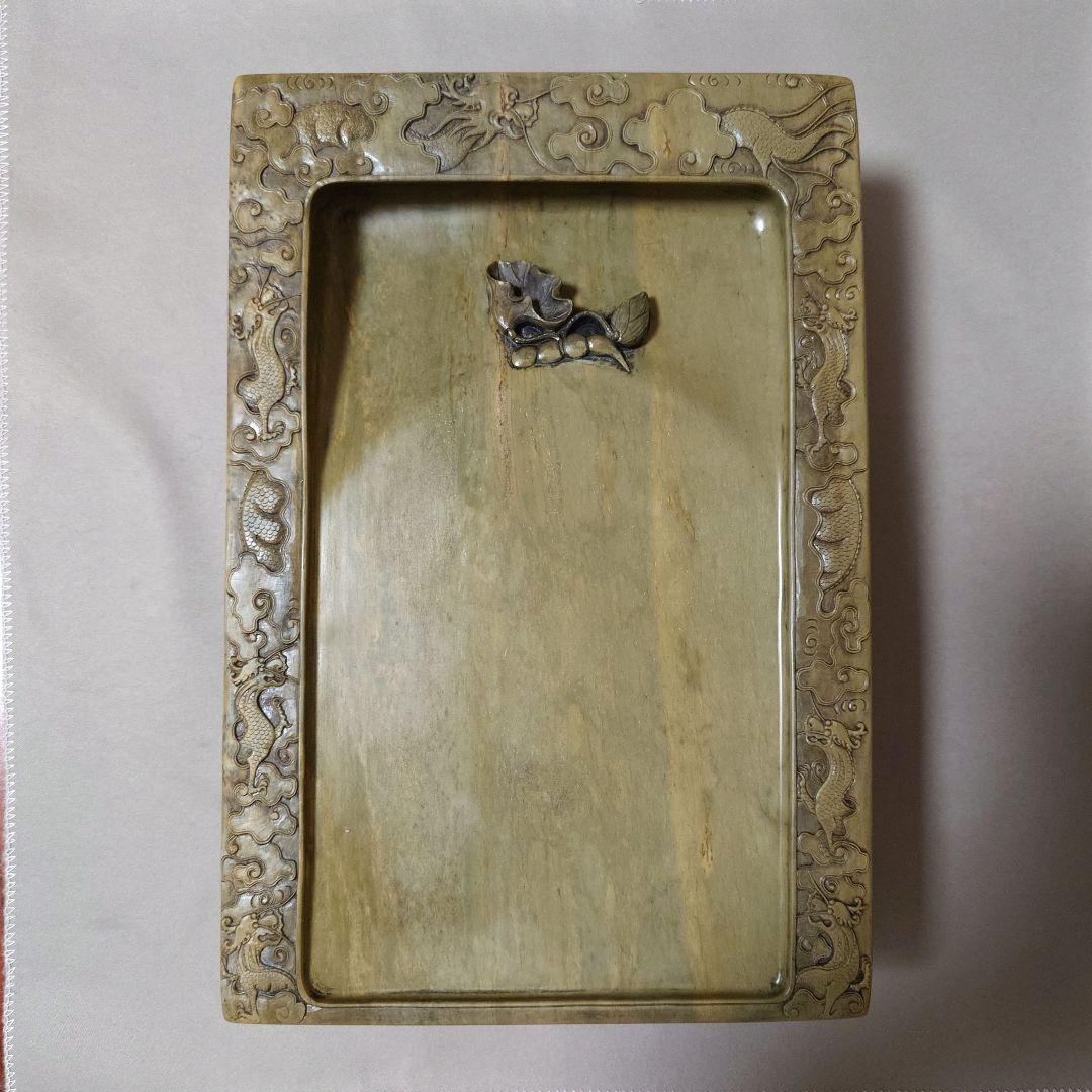 『緑端渓龍紋荷葉硯』 花梨天地蓋　大型約９寸約４㎏　緑端石　蓮紋硯